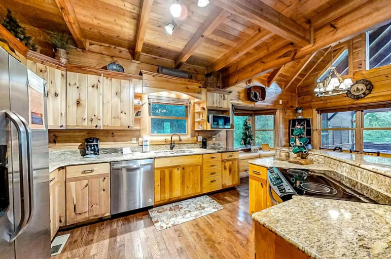 Private kitchen 4, Bear Tracks, Sevier