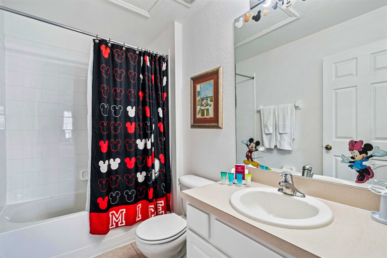 Bathroom 4, 2533 Renshaw Street, Osceola