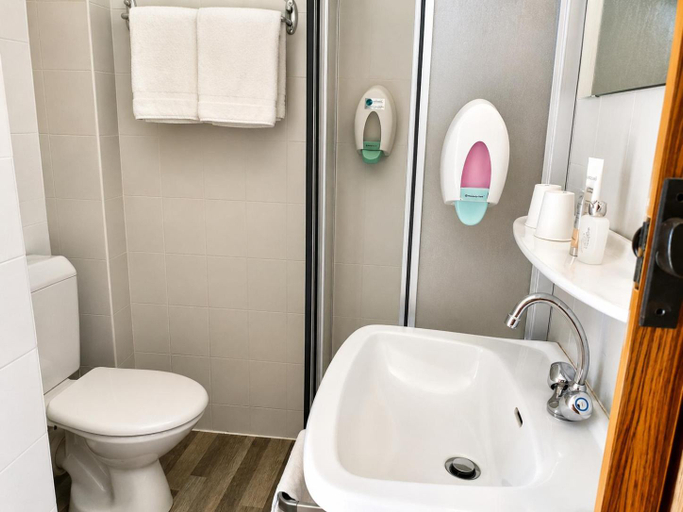 Bathroom 4, Hotel Compostelle, Hautes-Pyrénées