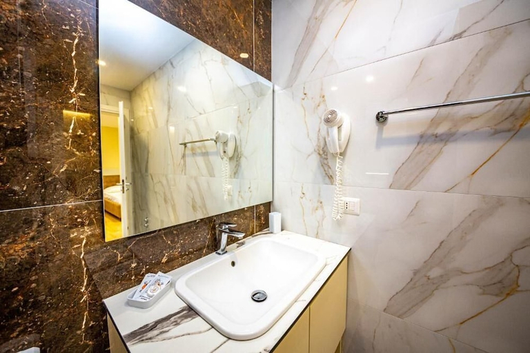 Bathroom 4, Bella Vista Hotel, Durrësit