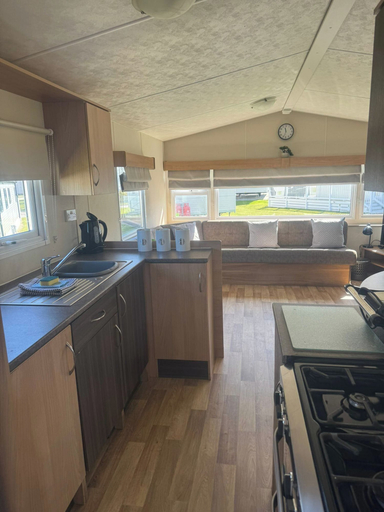 Private kitchen 4, Cabin Sleeps 4 with WiFi, Moray