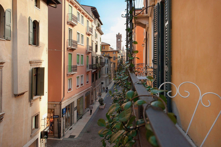 Others 3, Residenza borsari, Verona