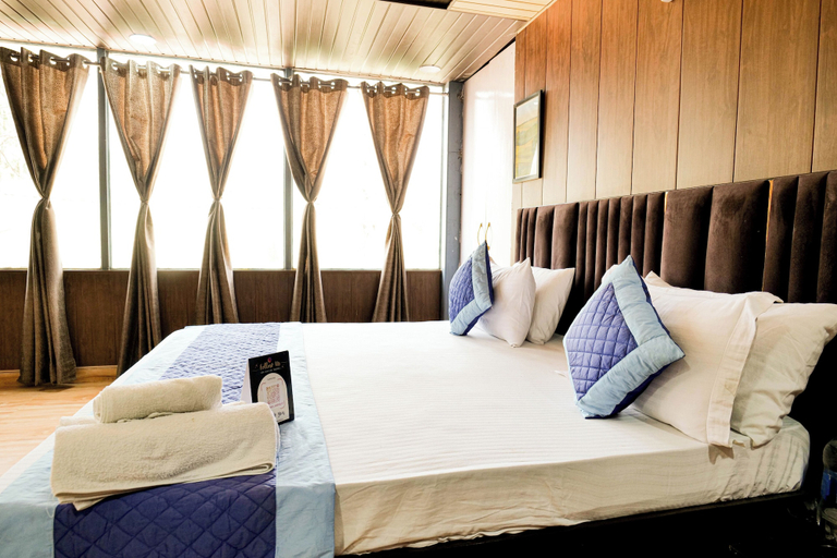 Room 2, Aarohan - By Shivaneel Hospitality, Nainital