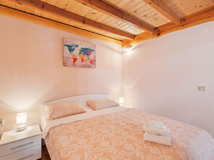 Others 2, Joyful Apartment in Polača with Swimming Pool, Polača