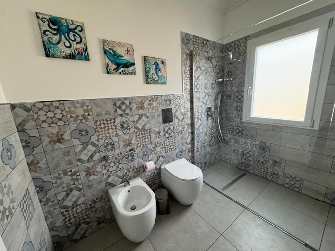 Bathroom 4, LUX MARIS, Trapani