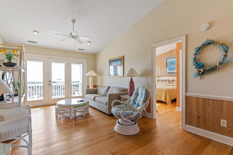 Living area 3, Cypress Hall 6 Bedroom Home by RedAwning, Brunswick
