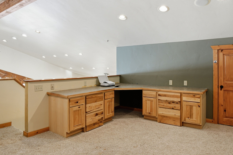 Interior 2, Spacious Retreat Near Yellowstone 3 Bedroom Home, Madison