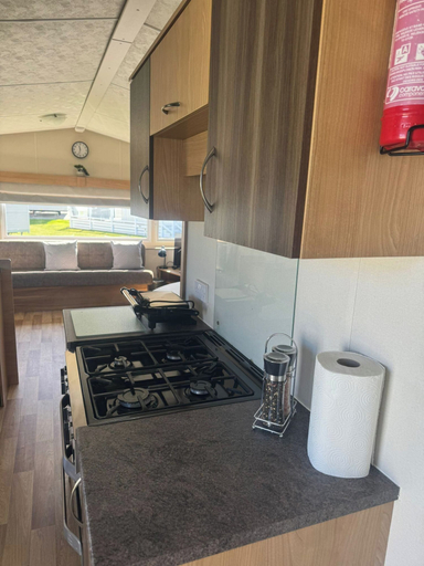 Private kitchen 5, Cabin Sleeps 4 with WiFi, Moray