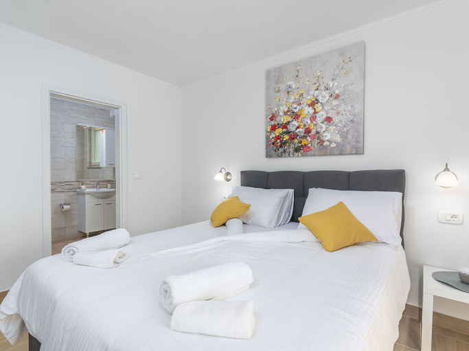 Bedroom 4, Modernly Equipped two Bedroom Apartment With Private Pool for 4-6 People, Tinjan