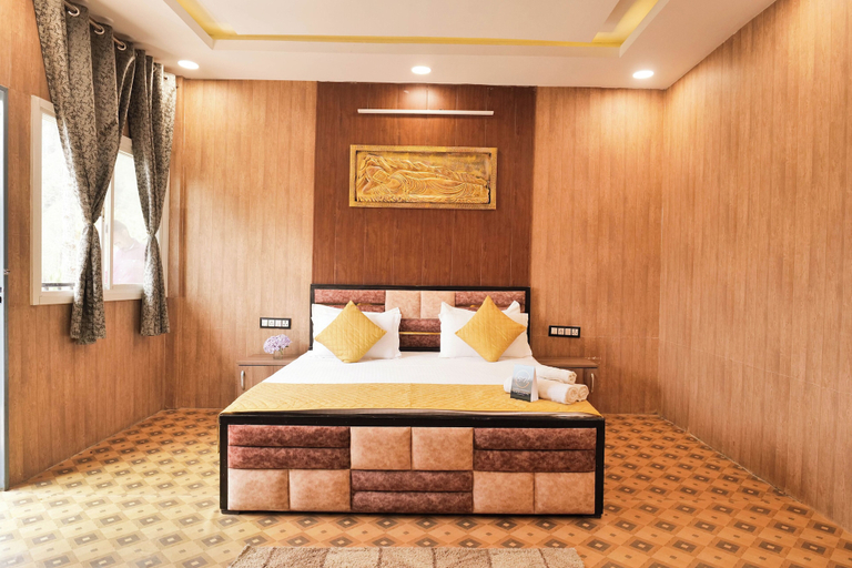 Room 4, Aarohan - By Shivaneel Hospitality, Nainital