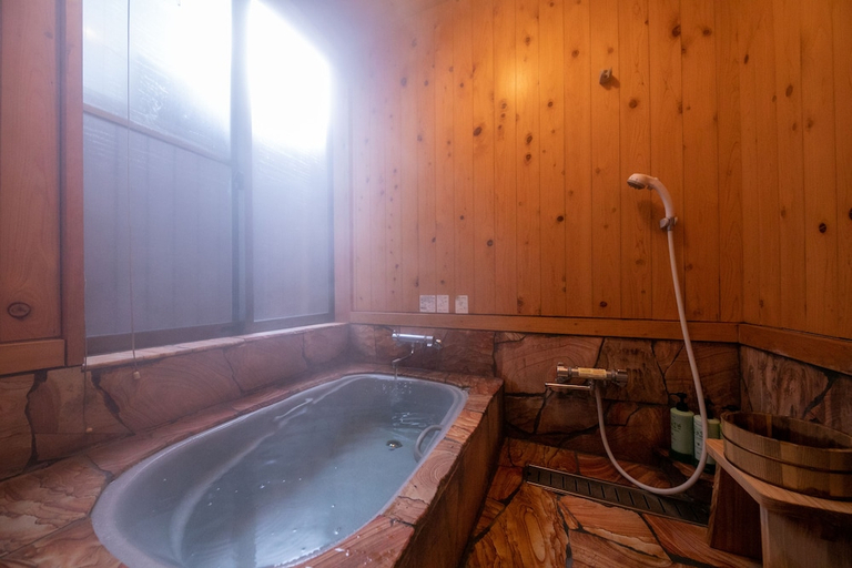 Bathroom, 湧き水と創作料理の宿 つるや, Aso
