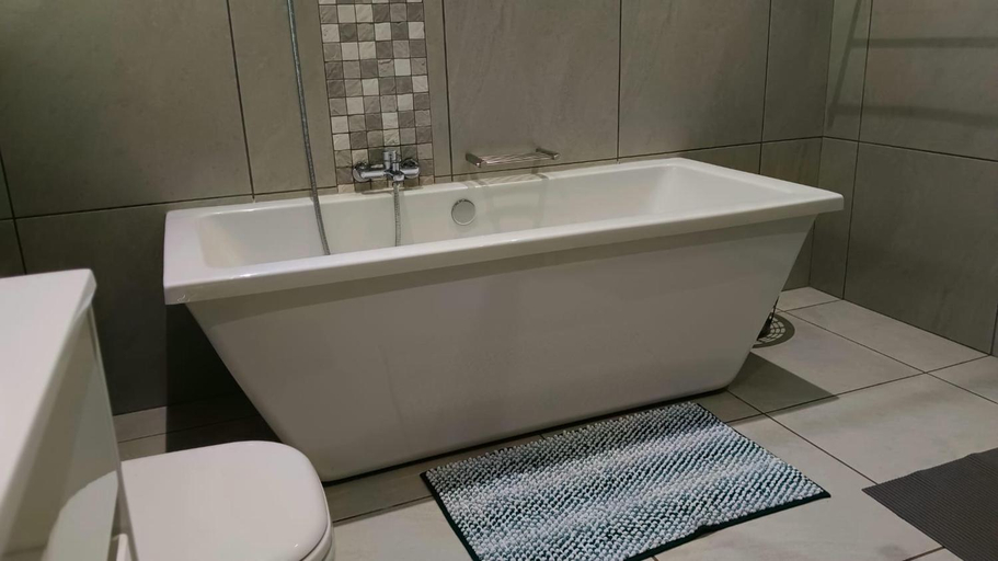 Bathroom 3, Utopia Guest House, Ekurhuleni