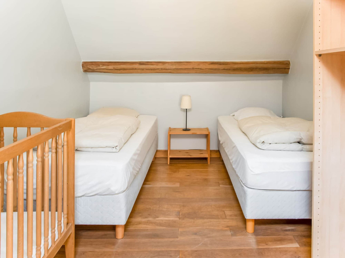 Others 3, Stunning Chalet in Goe With Swimming Pool, Sauna, Terrace, Liège