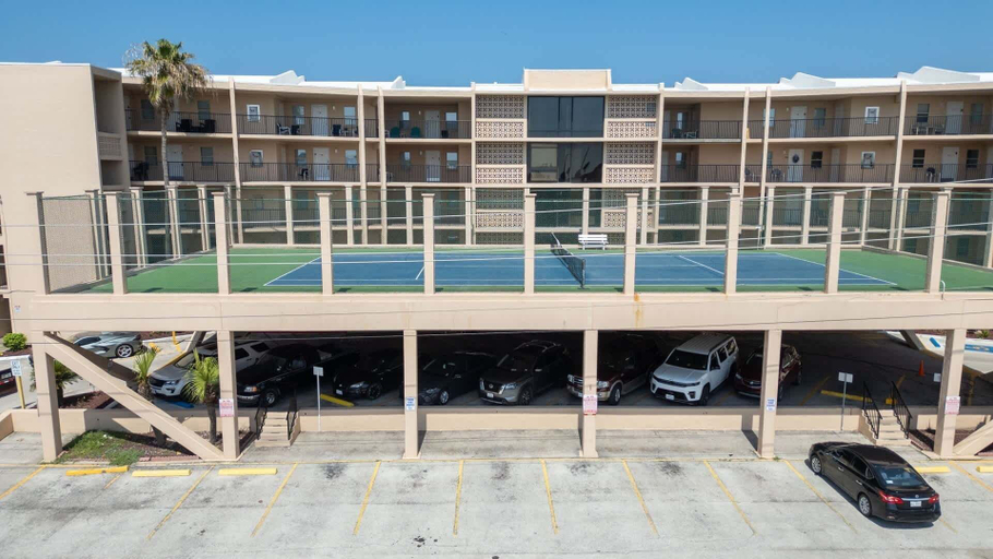 Sport court 5, Direct Beachfront Condojacuzzielevatorspi 2 Bedroom Apts, Cameron