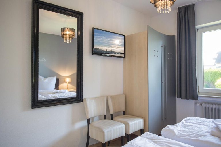 Bedroom 2, Moderne Wohnung mitten in Winterberg mit Balkon, Hochsauerlandkreis