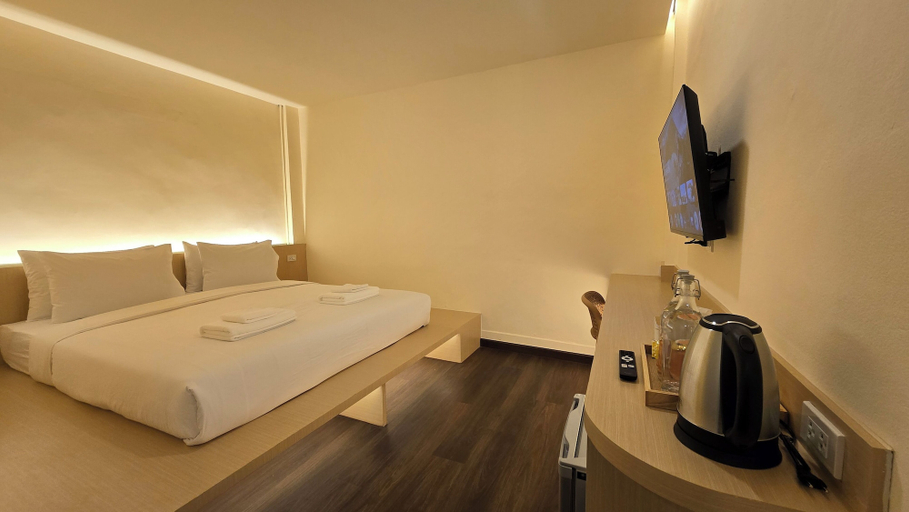 Room 5, Norns Silom Cafe & Stay, Bang Rak