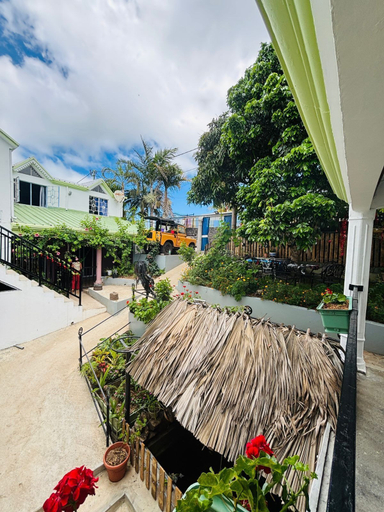 Property grounds 4, Baz-Art Eco Guest House