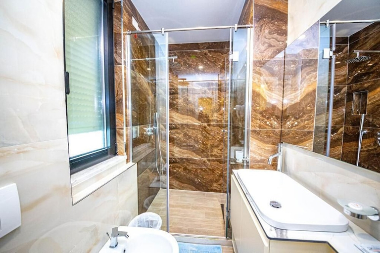 Bathroom 4, Bella Vista Hotel, Durrësit