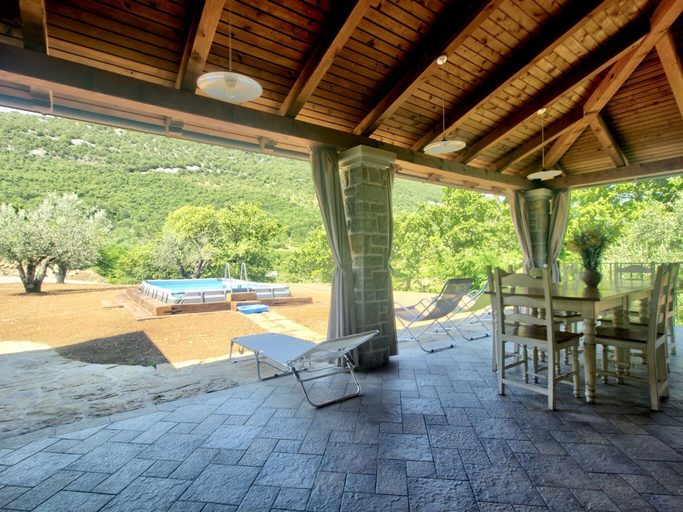 Others 2, Large Apartment in Hrastovlje With Private Swimming Pool, Koper