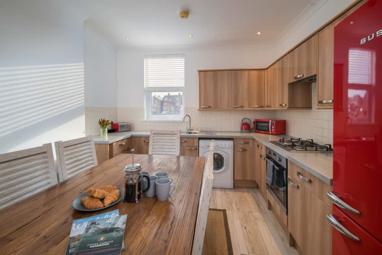 Room 3, The Chambers Apartment Central Cowes, Isle of Wight