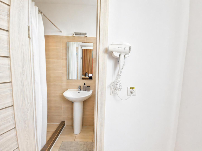Others 2, Confort INN, Otopeni