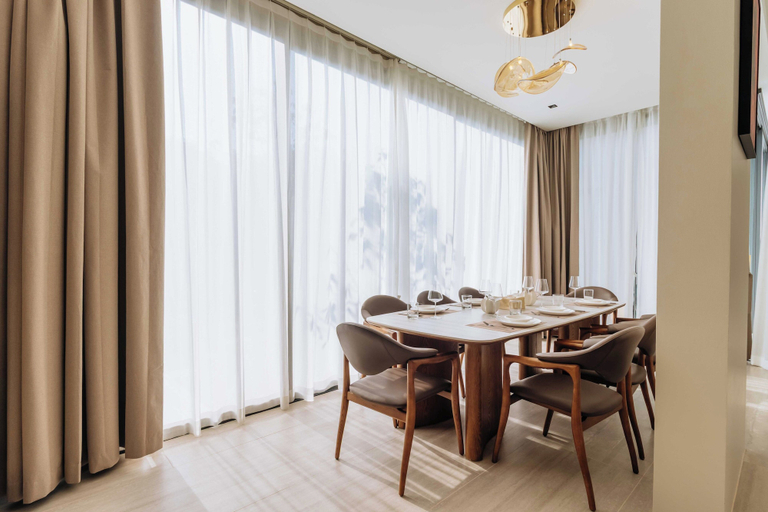 Dining 4, 3BR Retreat in Quiet Luxury Area V307, Pulau Phuket