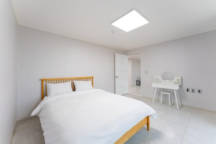 Bedroom 2, Taean Largo Pension (Yeonpo Beach), Taean