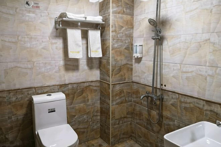 Bathroom 3, Jinquan Business Hotel, Honghe Hani and Yi
