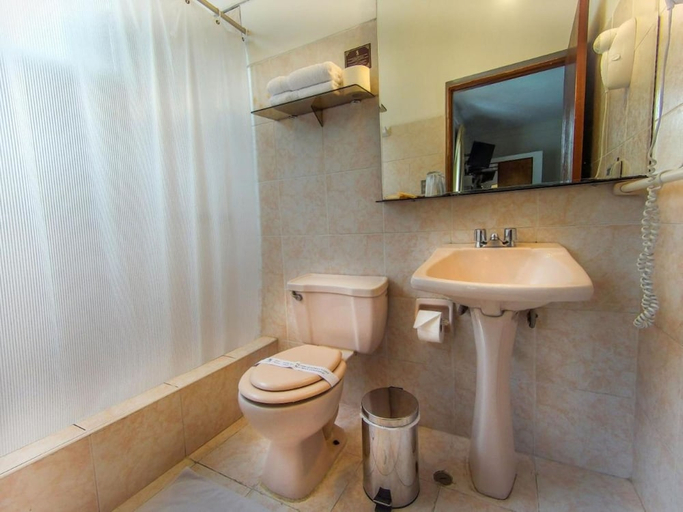 Bathroom, Hotel Señorial, Lima