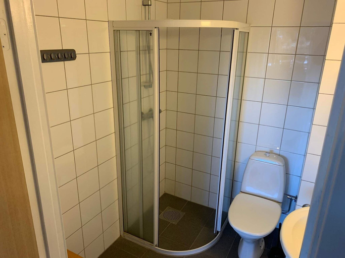 Bathroom 3, 4 Person Holiday Home in Tjellstø, Øygarden
