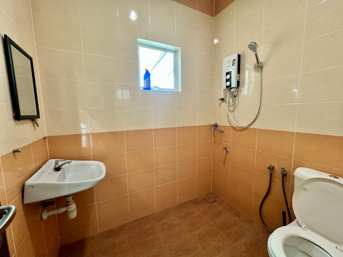 Bathroom 2, Amaya Vila Port Dickson, Port Dickson