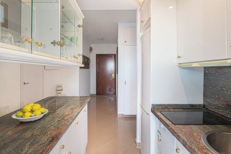 Private kitchen 2, Benalbeach With Pools And Seaview, Málaga