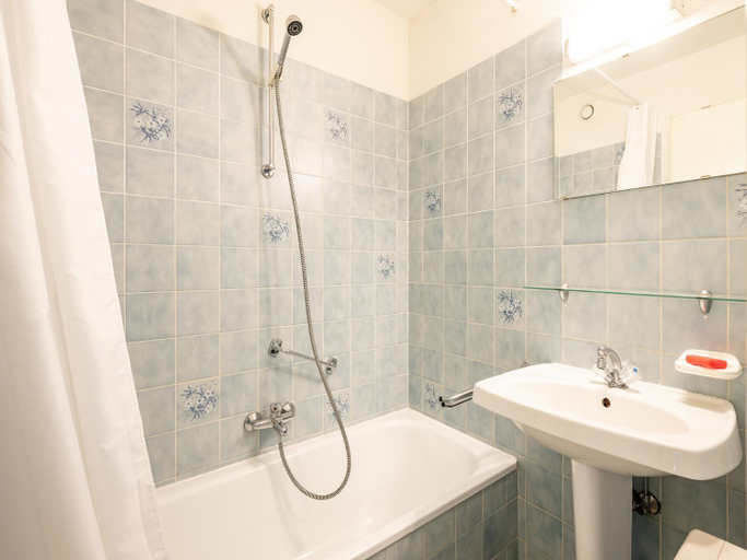 Bathroom 2, Apartment in Blankenberge Near Belgium Pier, West-Vlaanderen