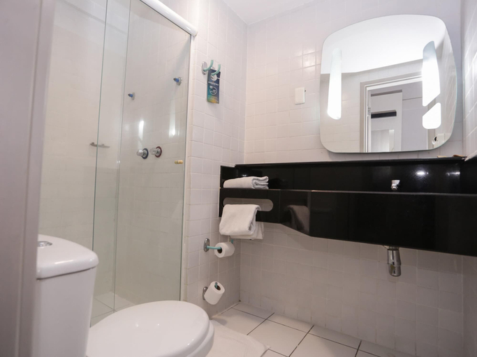 Bathroom 4, Ibis Teresina, Teresina