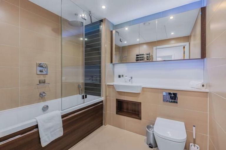 Bathroom, Altitude Point Serviced Apartments, London