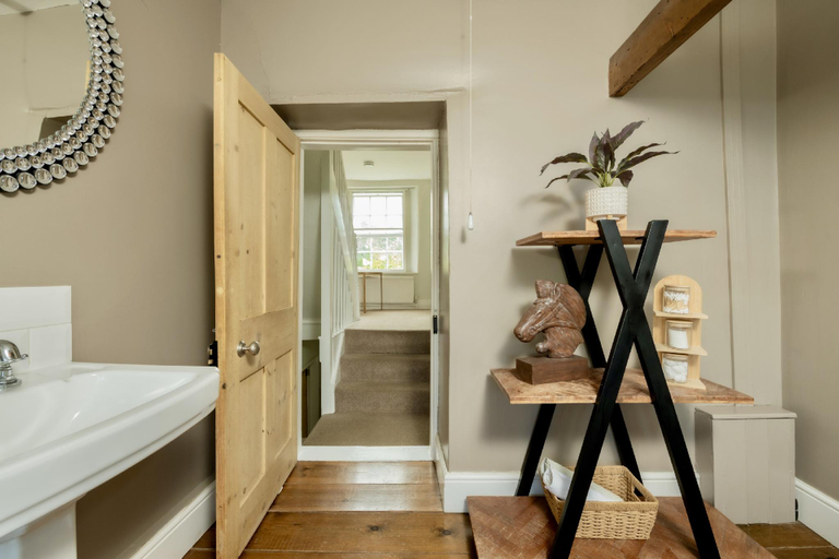 Bathroom 3, Darly Cottage, Gloucestershire