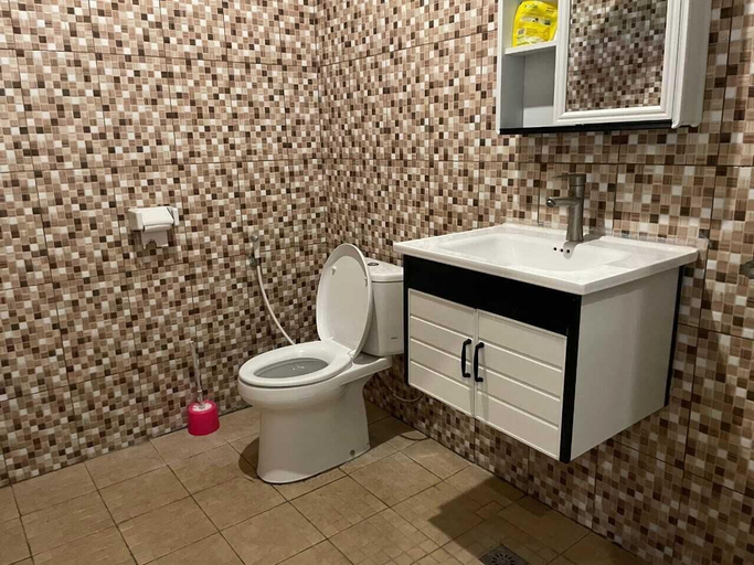 Bathroom 4, Hotel Florida, Lombok