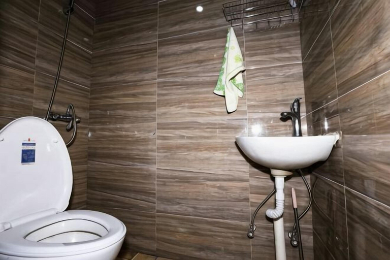 Bathroom, Huangqunliang Farmhouse, Shiyan