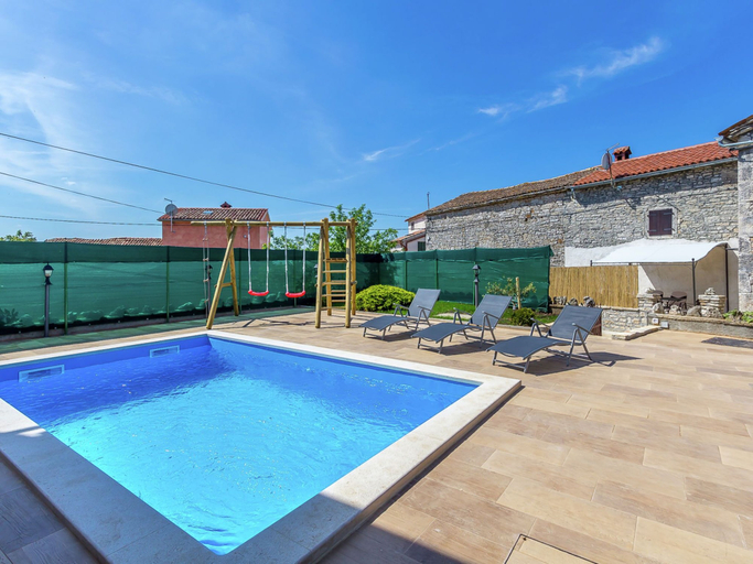 Others 4, Stone Cottage Ideal for Families, With Private Pool and air Conditioning, Svetvinčenat