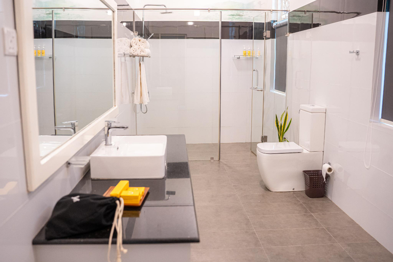 Bathroom 5, Villa Labugolla, Rambukkana