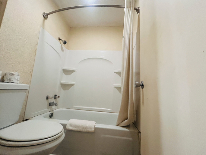 Bathroom 4, Travel Inn Marston I-55 by Hotel O, New Madrid