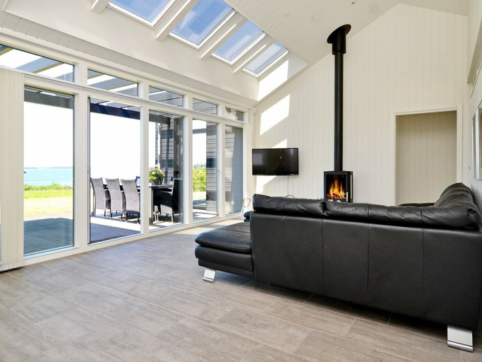 Others 3, Simplistic Holiday Home in Syddanmark With Terrace, Faaborg-Midtfyn