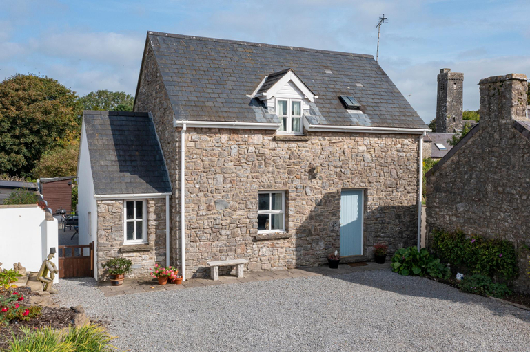 2, Two Hoots - Peaceful Cottage, Rural views, Pembrokeshire