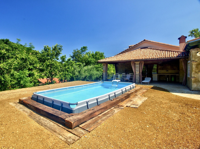 Others 4, Large Apartment in Hrastovlje With Private Swimming Pool, Koper