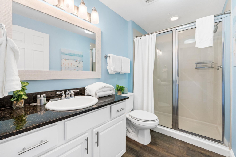 Bathroom 2, Calypso Beach Resort Tower 1, Bay