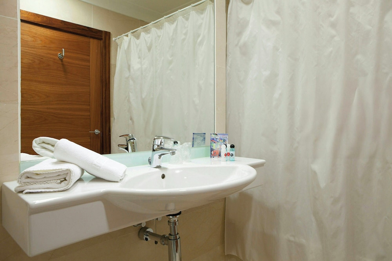 Bathroom 4, Sercotel Riscal, Murcia