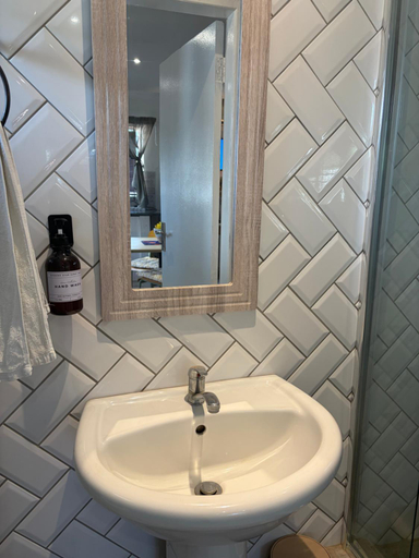 Bathroom 2, Evening Star Guest Units, Mangaung