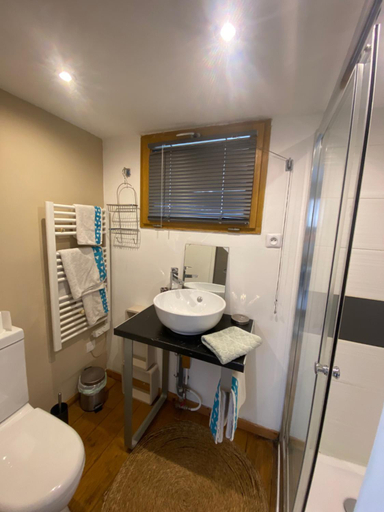 Bathroom, La villa dans les pins, Somme