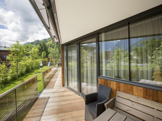 2, Modern apartment with balcony and access to sauna, Zell am See