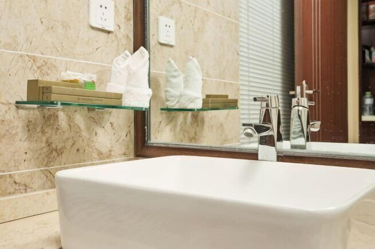 Bathroom 4, Hotel & Davos (Chongqing Ranjiaba Light Rail Station), Chongqing